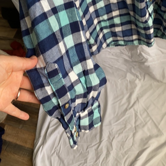 Zachs Girlfriend Flannel - Picture 4 of 7
